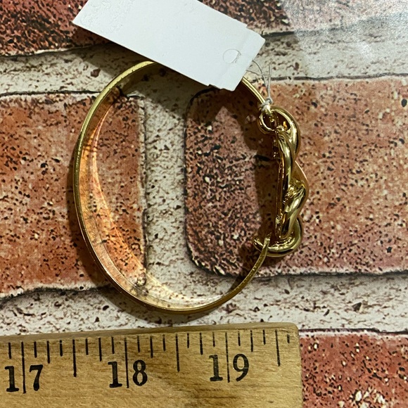 Dune and Willow womens gold colored bracelet - Picture 2 of 6